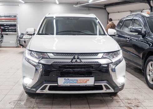 Установка светодиодов в ПТФ Mitsubishi Outlander III (2021)