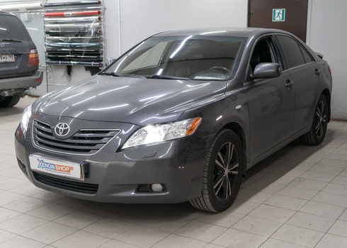 Замена заводских линз Toyota Camry V40 (2006) на светодиодные