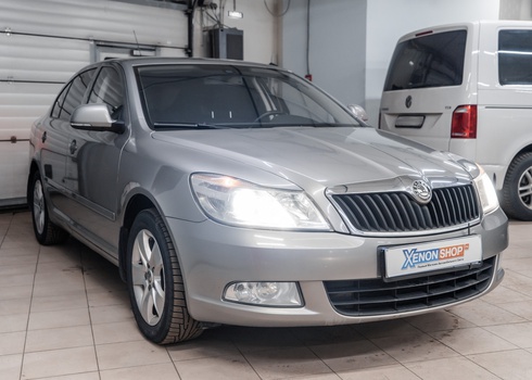 Замена ламп ближнего света Skoda Octavia A5 на светодиоды