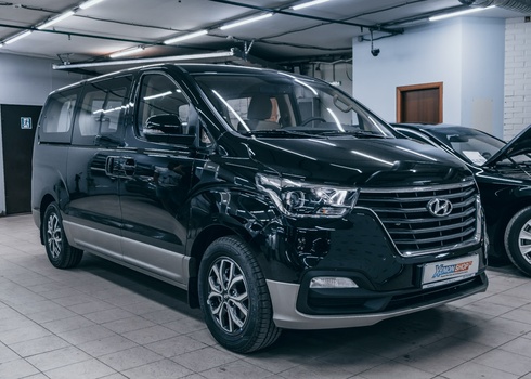 Установка светодиодов в фары Hyundai Grand Starex рестайлинг (2020)