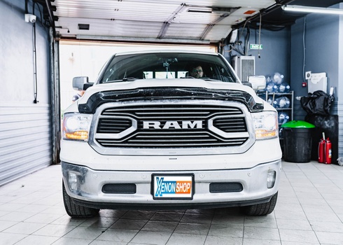 Установка светодиодных ламп в фары Dodge RAM