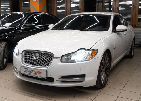 Замена старых линз Jaguar XF (2010) на светодиодные модули