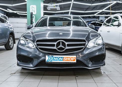 Устранение запотевания правой фары Mercedes-Benz E W212 с заменой стекла