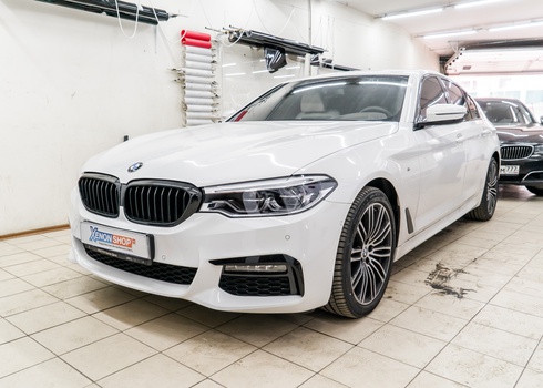 Поклейка брони на фары БМВ Г30 / BMW G30