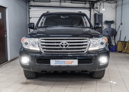 Установка ярких LED-ламп в ПТФ Toyota Land Cruiser 200