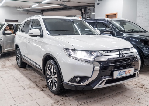 Установка светодиодов в фары Mitsubishi Outlander III (2021)