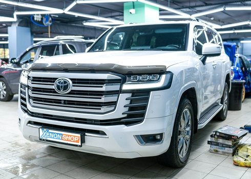 Замена стекла правой фары Toyota Land Cruiser 300