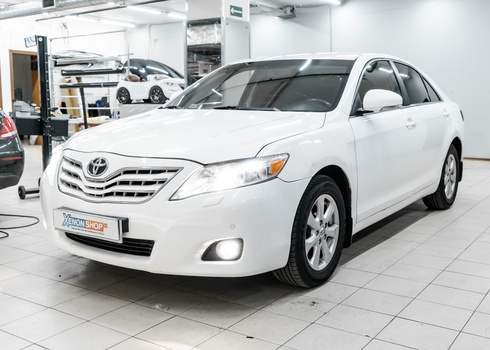 Замена ламп ближнего света и ПТФ модулей Toyota Camry V40