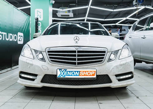 Замена отражателей в линзах Mercedes-Benz E W212 для сохранения интеллекта фар