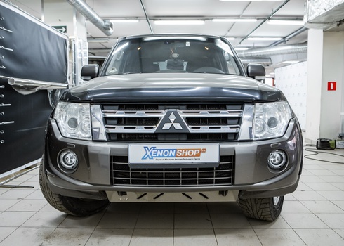 Замена штатных линз Mitsubishi Pajero IV рестайлинг 2012 года