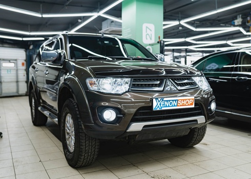 Замена линз и стекол фар Mitsubishi Pajero Sport (2013)