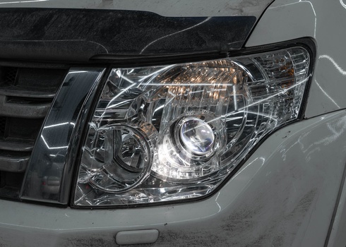 Замена блока розжига фары Mitsubishi Pajero 4