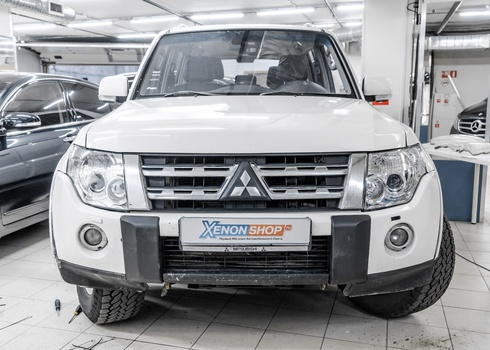 Защита пленкой от царапин фар  Mitsubishi Pajero IV рестайлинг 1