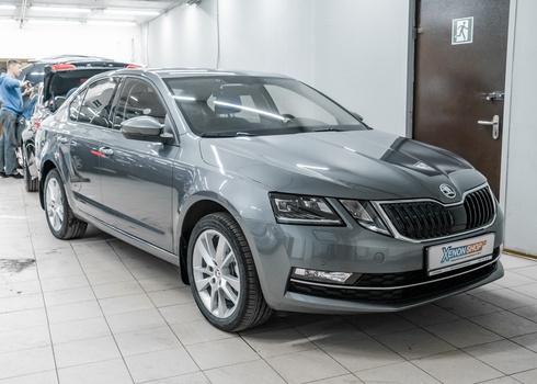 Оклейка пленкой стекол фар Skoda Octavia