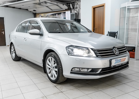 Замена ламп в ближнем свете Фольксваген Пассат Б7 / Volkswagen Passat B7