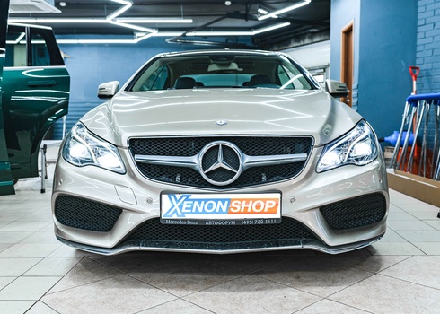 Замена стекла левой фары Mercedes-Benz C207 с заменой блоков розжига