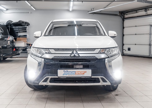 Установка светодиодных модулей Osram на Mitsubishi Outlander III рестайлинг 3 2019 года