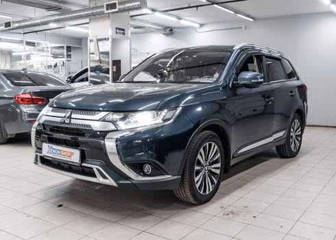 Установка светодиодов XS H7 в фары Mitsubishi Outlander III рестайлинг 3 2019 года