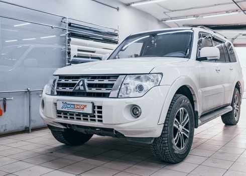 Замена штатных линз в фарах Mitsubishi Pajero IV (2011)