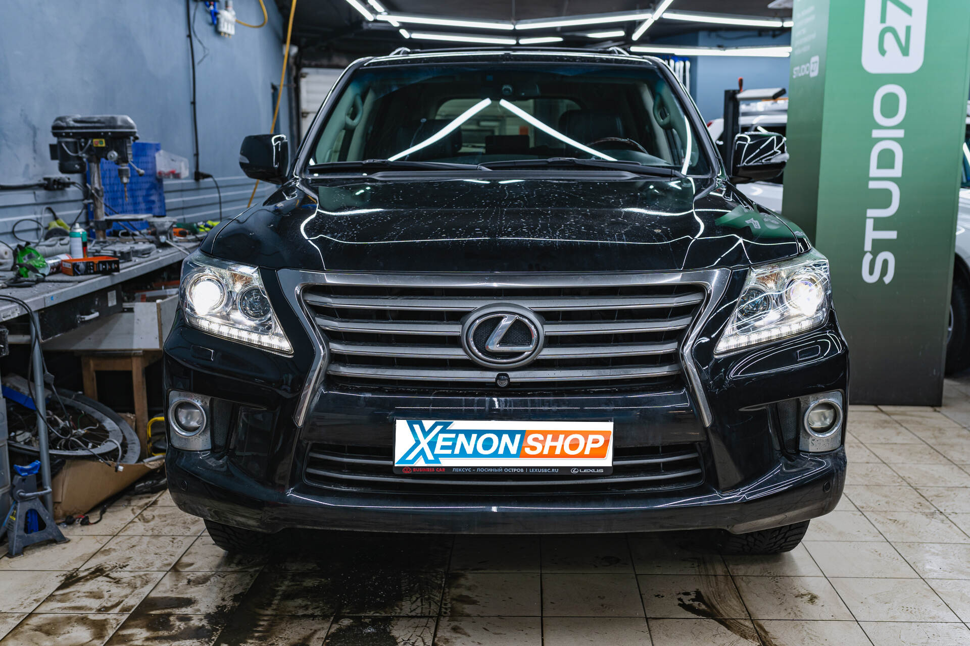 Замена штатных линз Lexus LX570 (2013) на биксеноновые