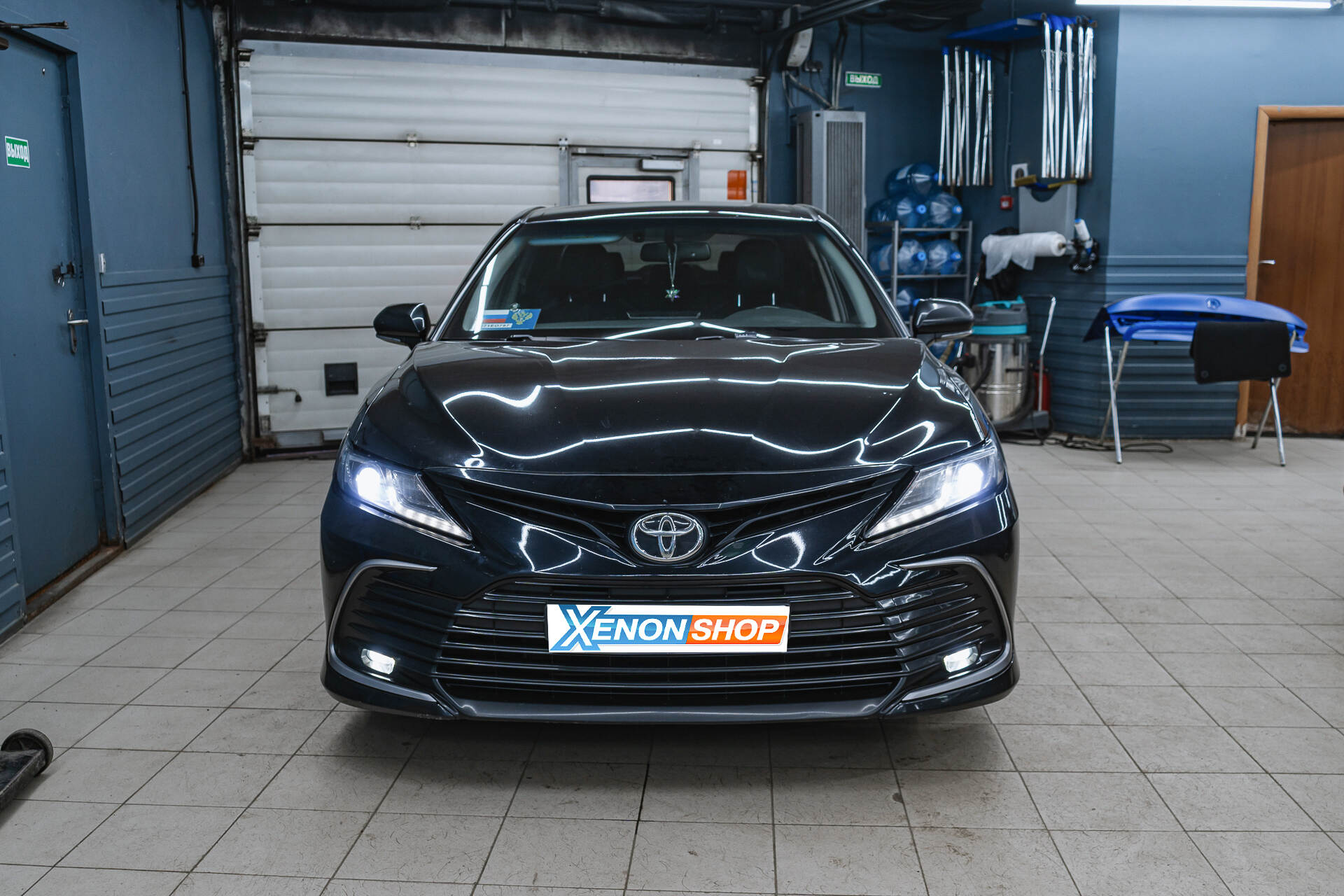 Устранение запотевания фары Toyota Camry V70