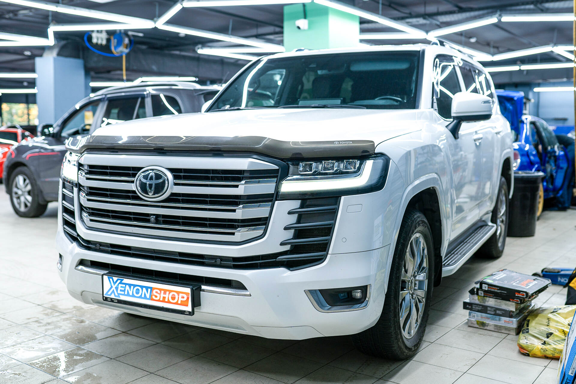 Замена стекла правой фары Toyota Land Cruiser 300