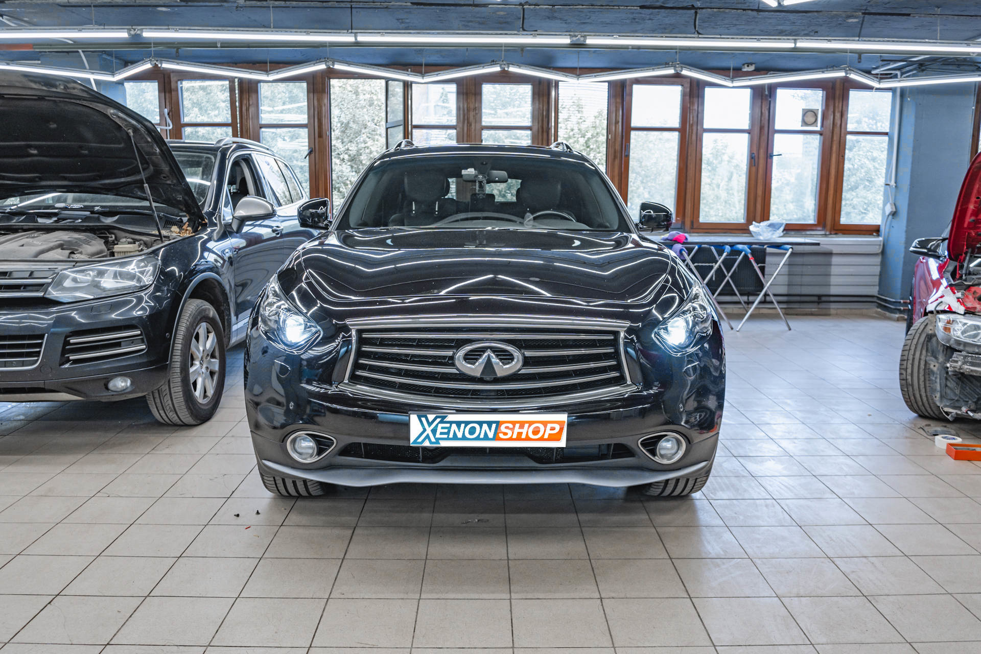 Замена линз Infiniti QX70 на светодиодные модули