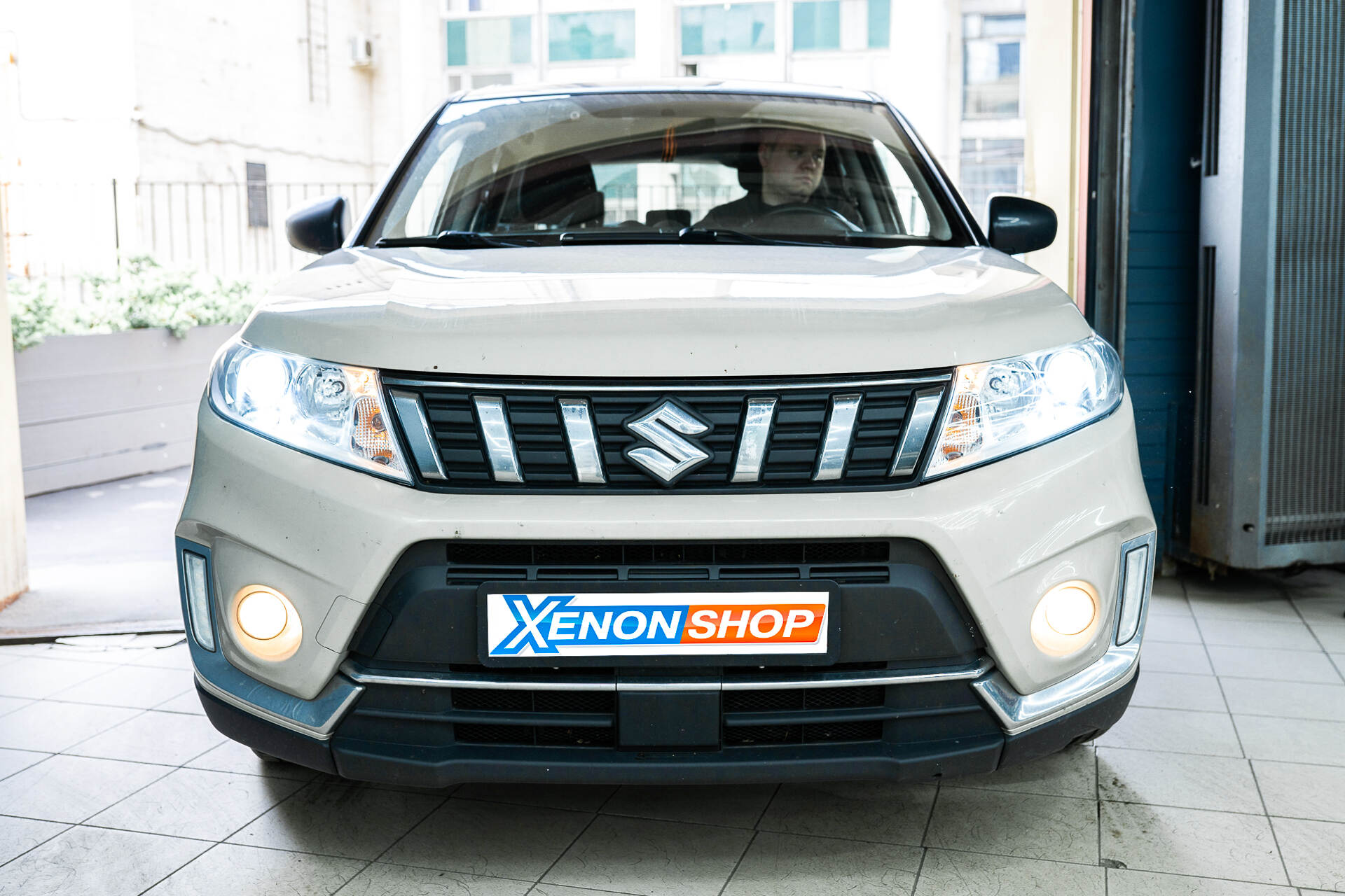 Установка светодиодных ламп в фары Suzuki Vitara