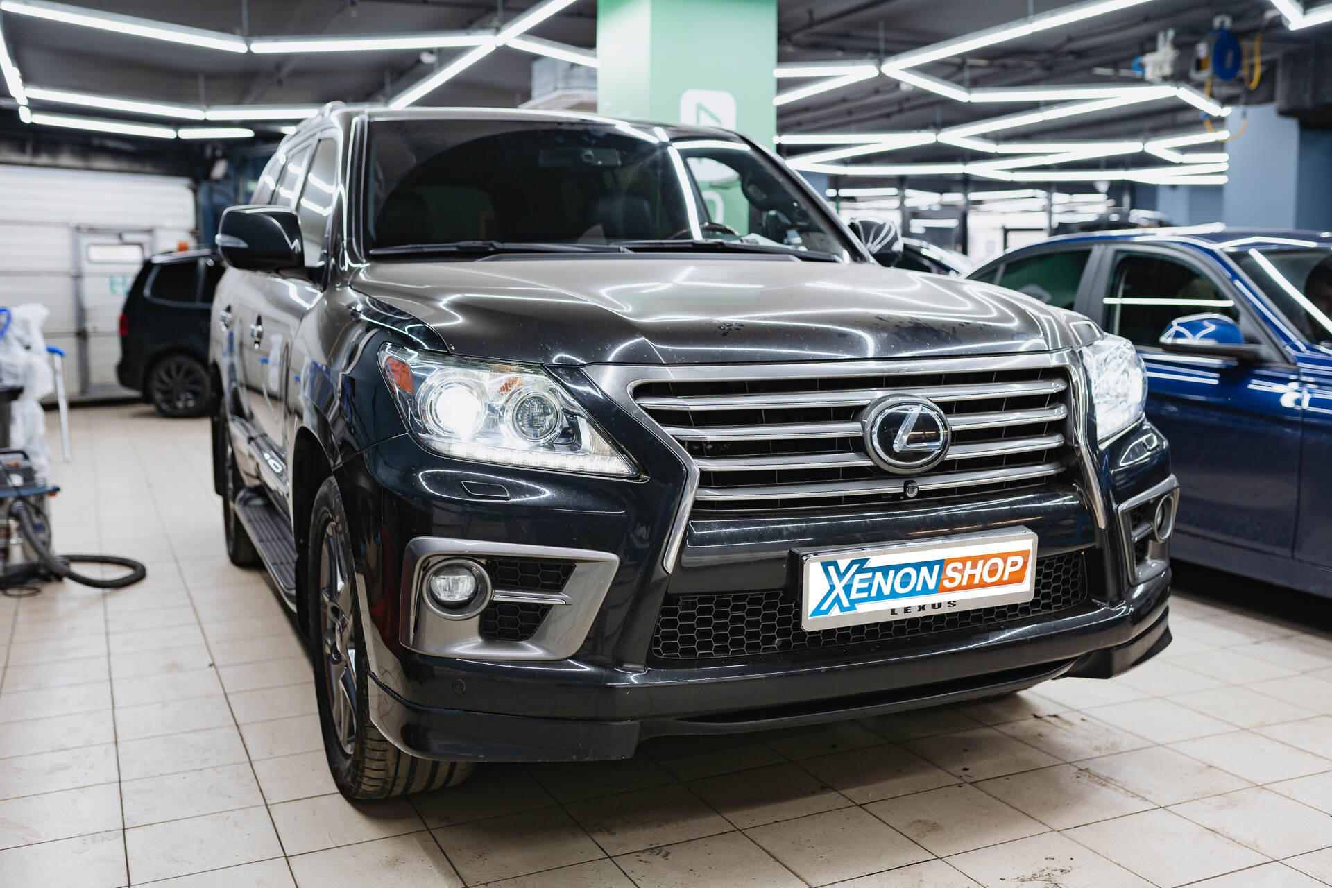 Замена заводских линз Lexus LX570 (2014) на светодиодные модули