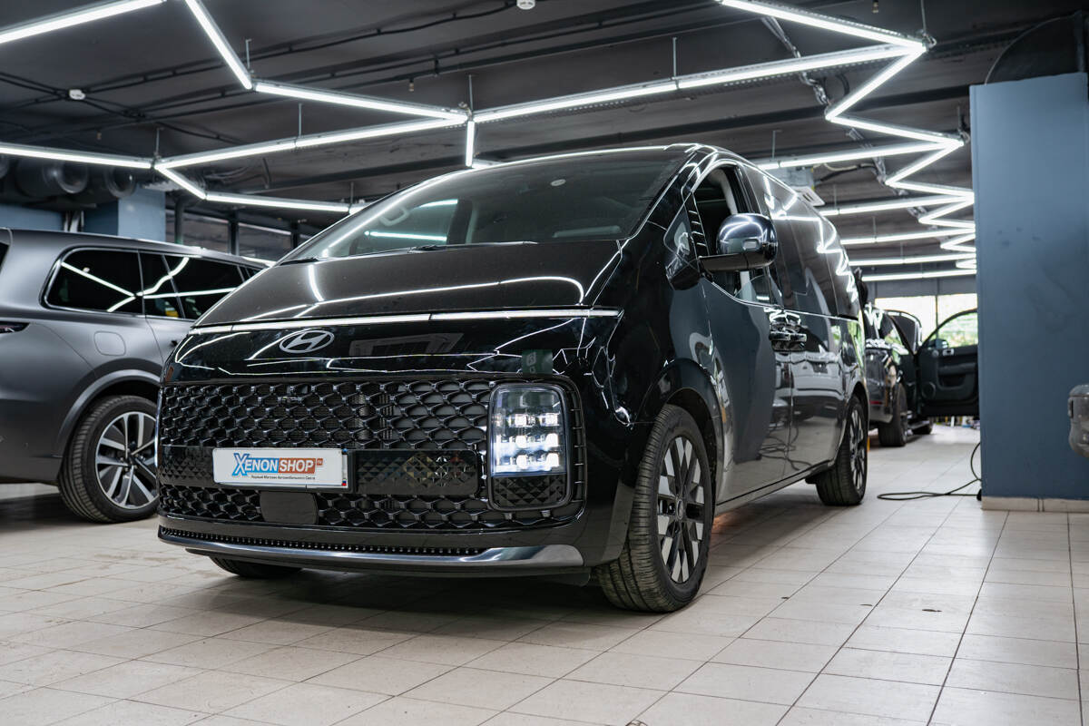 Установка 4-х линз (квадробилед) на Hyundai Staria + дооснащение фонарей