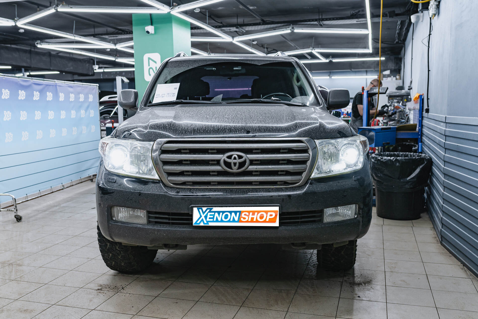 Замена линз в фарах Toyota Land Cruiser 200 на LED-модули MTF-Light
