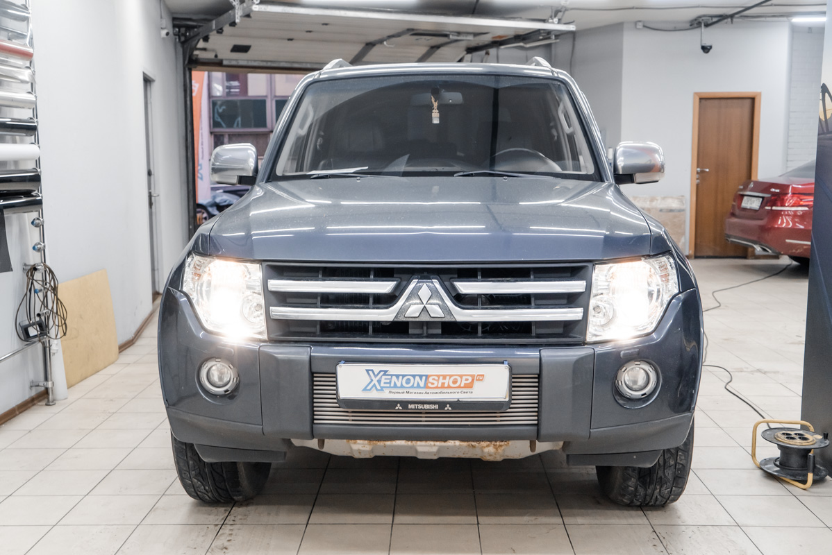 Замена линз в фарах Митсубиси Паджеро 4 (Mitsubishi Pajero IV) 2012 ...