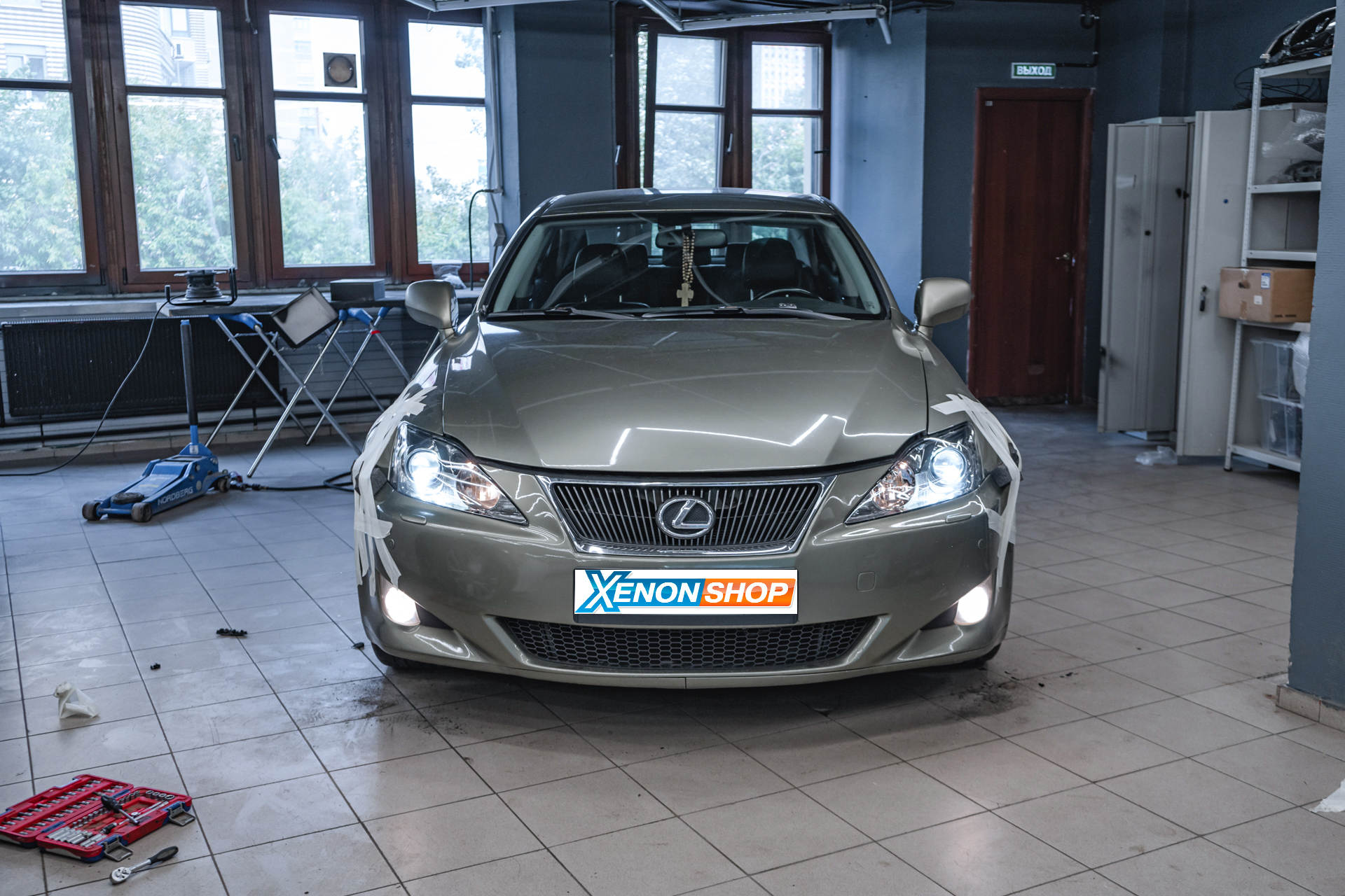 Замена линз и стёкол фар Lexus LS250