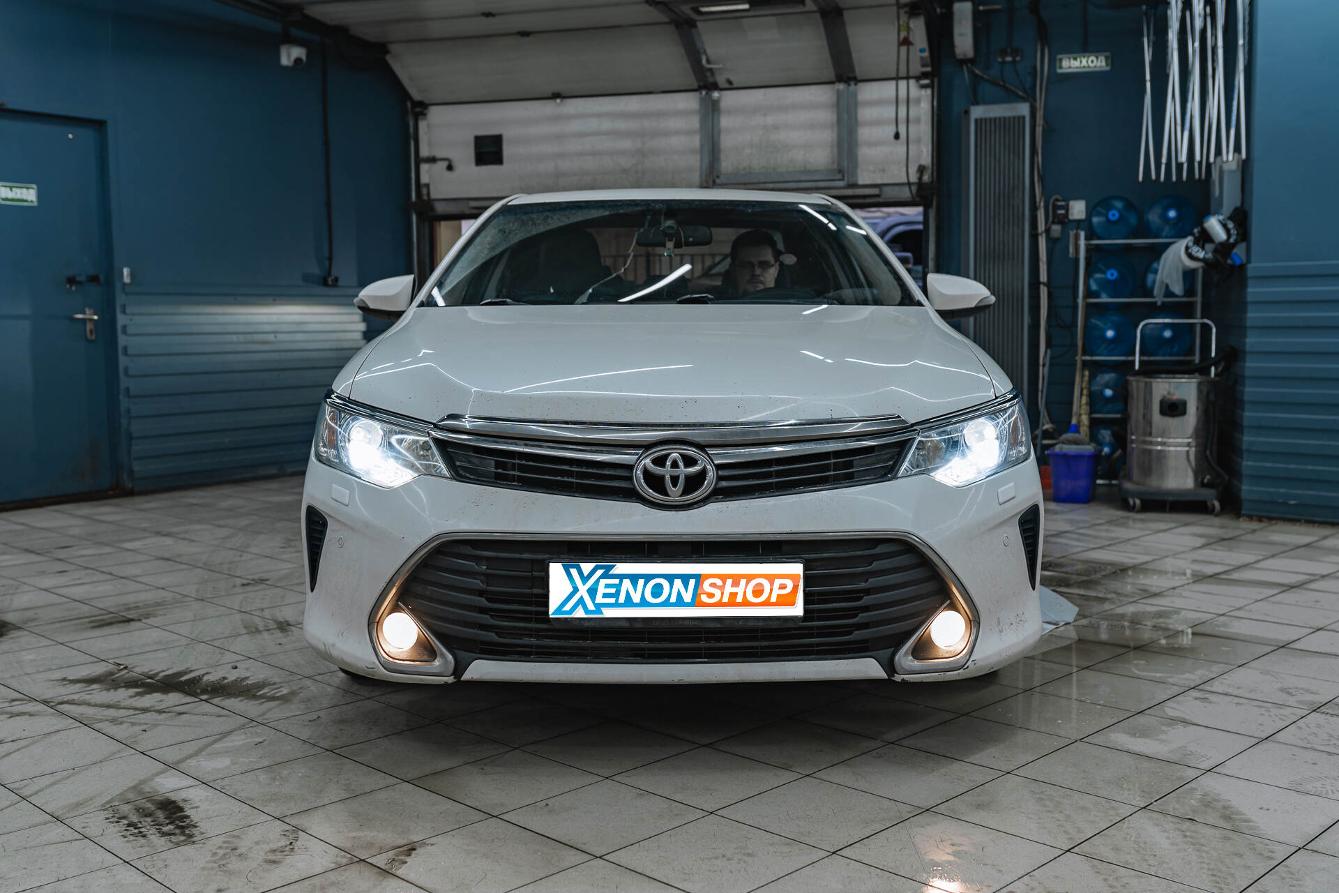 Замена линз в фарах Toyota Camry V50 на LED-модули