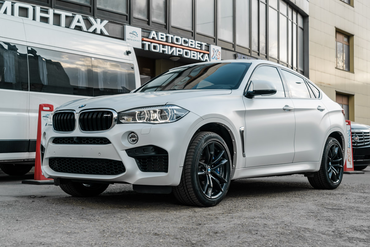 Оклейка матовой антигравийной пленкой БМВ Х6 Ф86 (BMW X6 F86) - Установка  КсенонШоп в Санкт-Петербурге (СПБ)