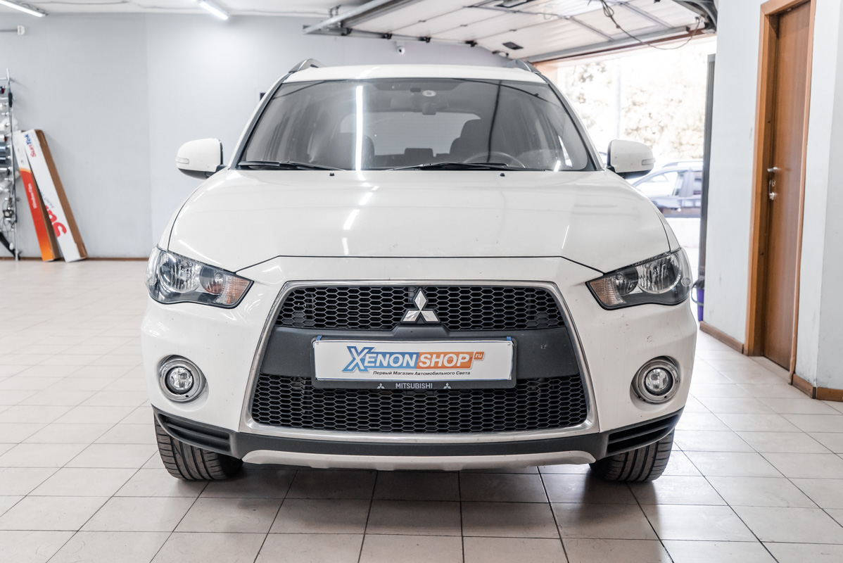 Установка в рефлекторные фары Митсубиси Аутлендер ХЛ (Mitsubishi Outlander  XL) светодиодных линз - Установка КсенонШоп в Санкт-Петербурге (СПБ)