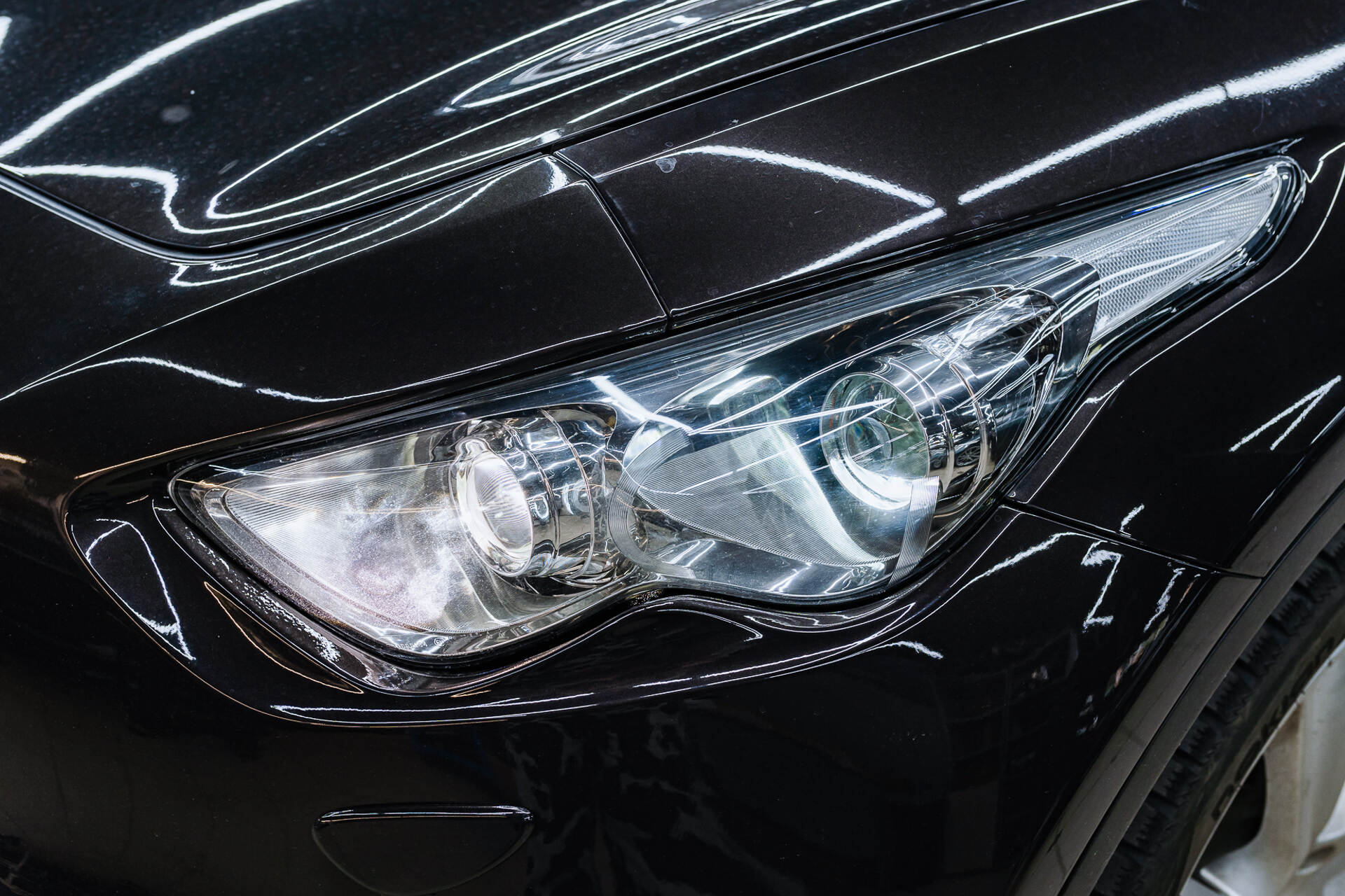 Исходный свет фар и вид автомобиля в момент обращения.