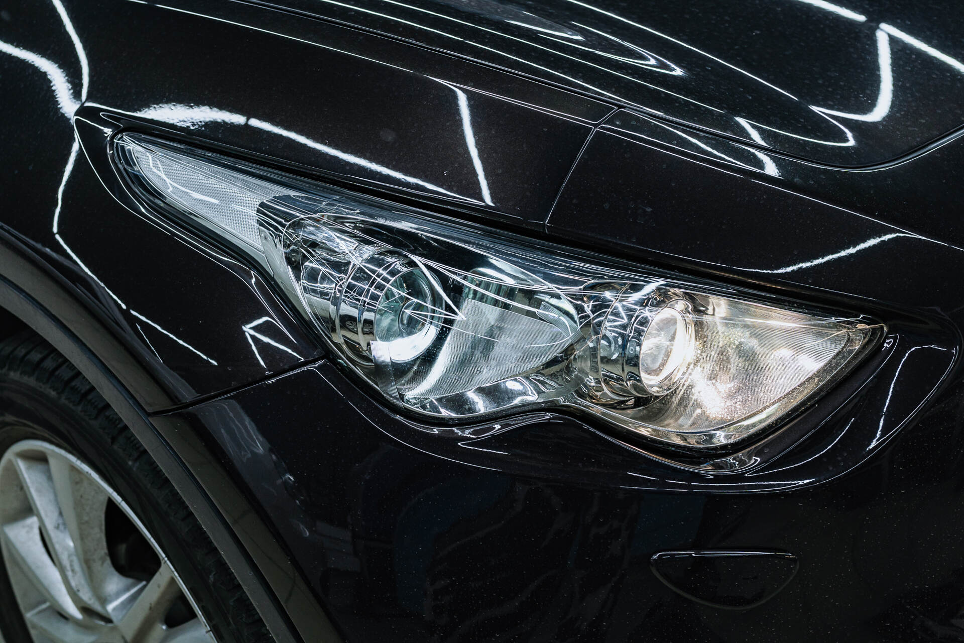 Исходный свет фар и вид автомобиля в момент обращения.