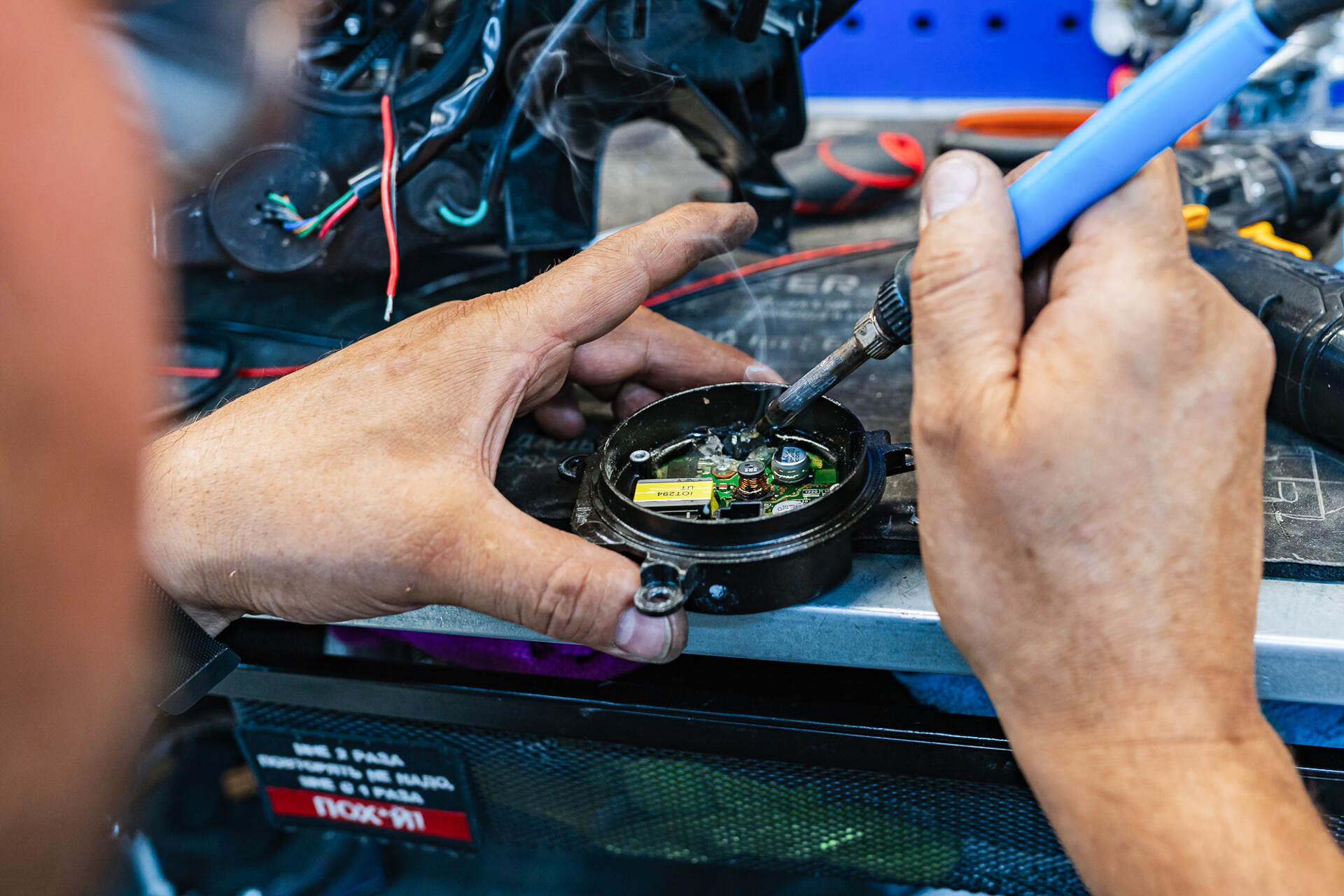 Установка новых линз в фары.