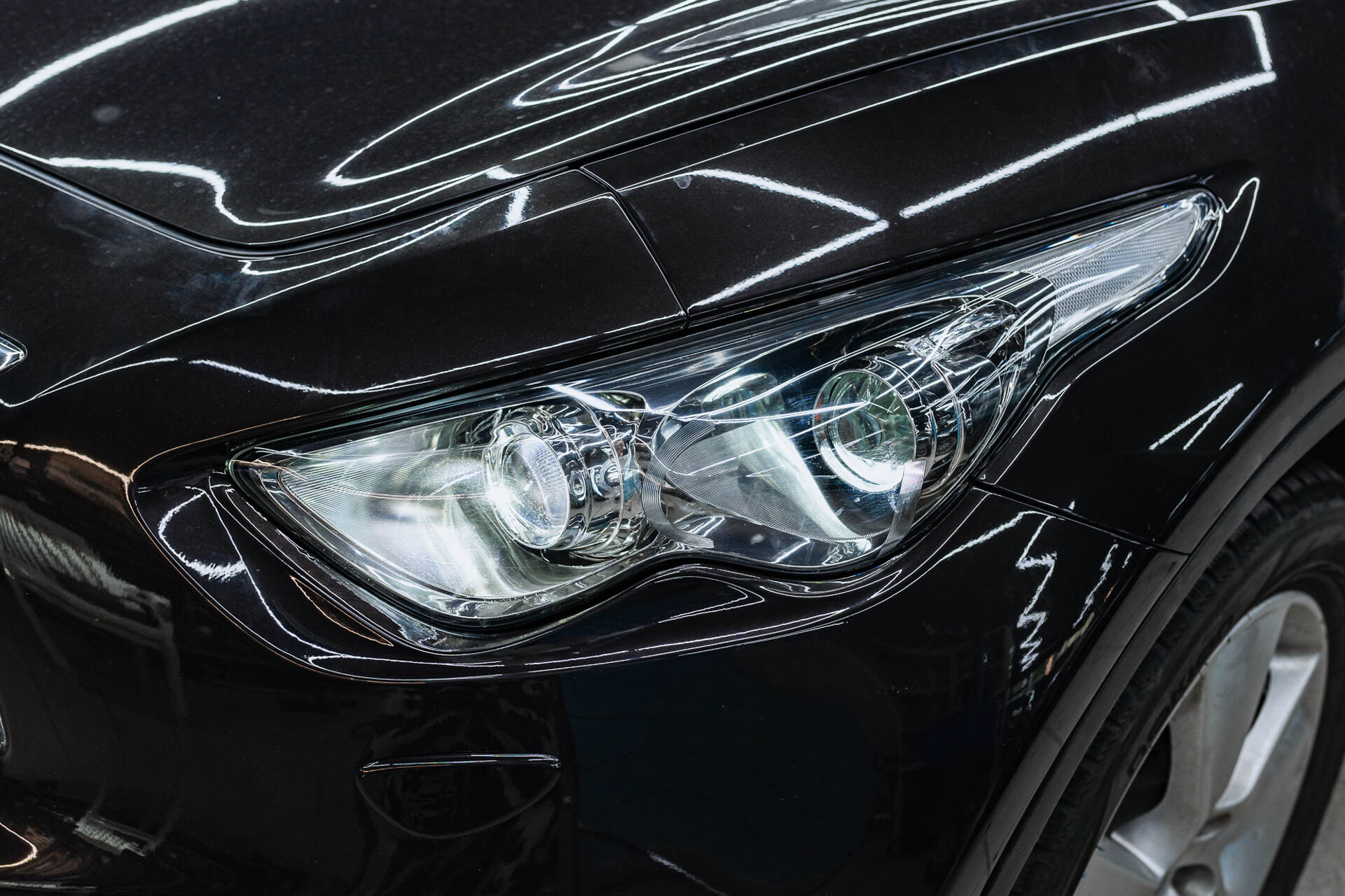 Итоговый свет фар и вид автомобиля после работы.