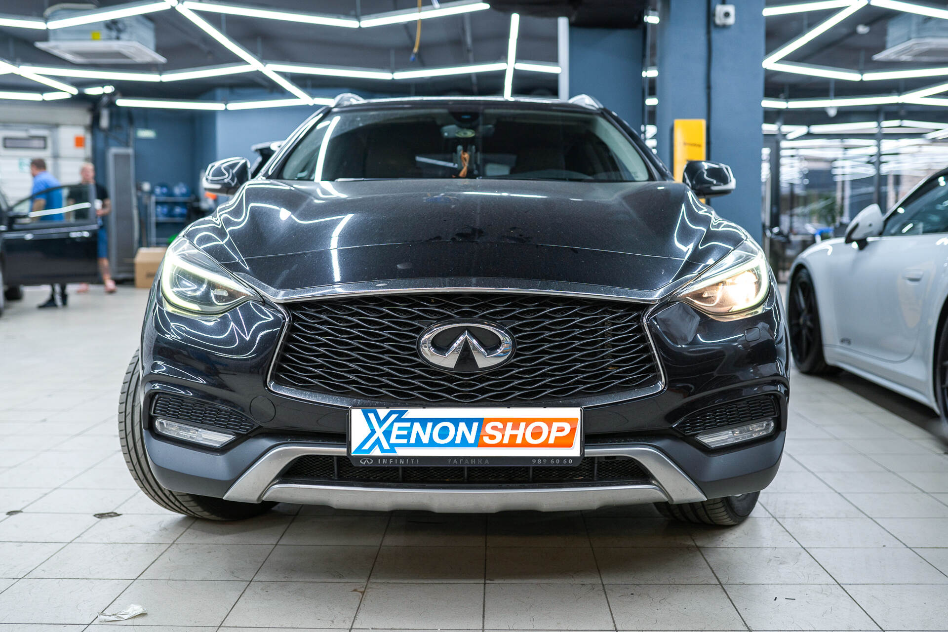 Исходный свет фар и вид автомобиля в момент обращения.