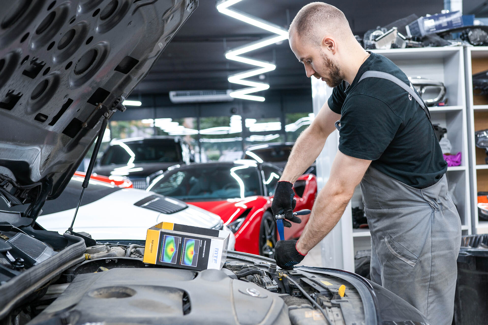 Демонтаж фар с автомобиля и их дефектовка.