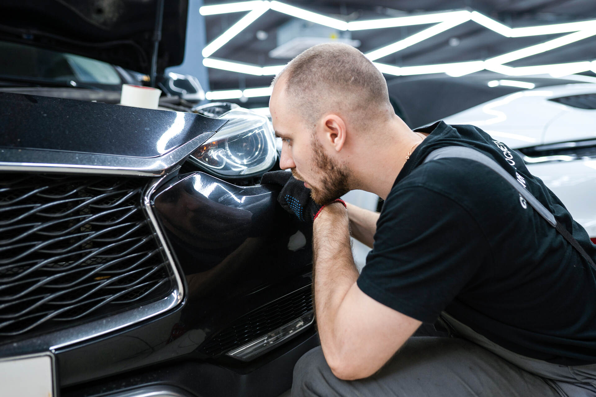 Демонтаж фар с автомобиля и их дефектовка.