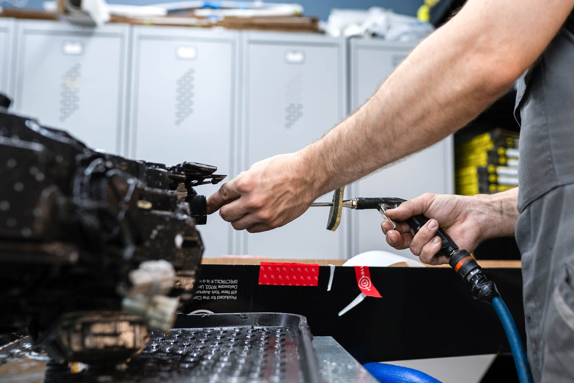 Демонтаж фар с автомобиля и их дефектовка.