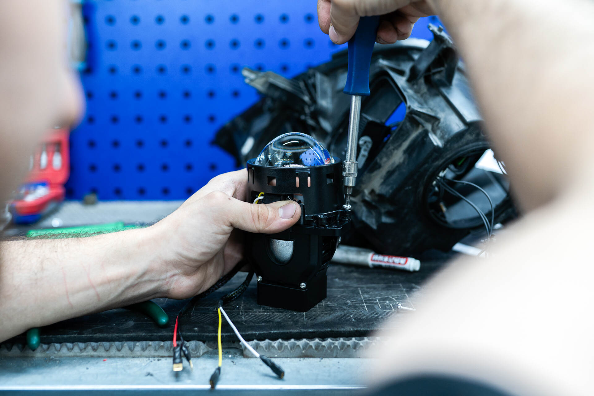 Установка новых линз в фары.