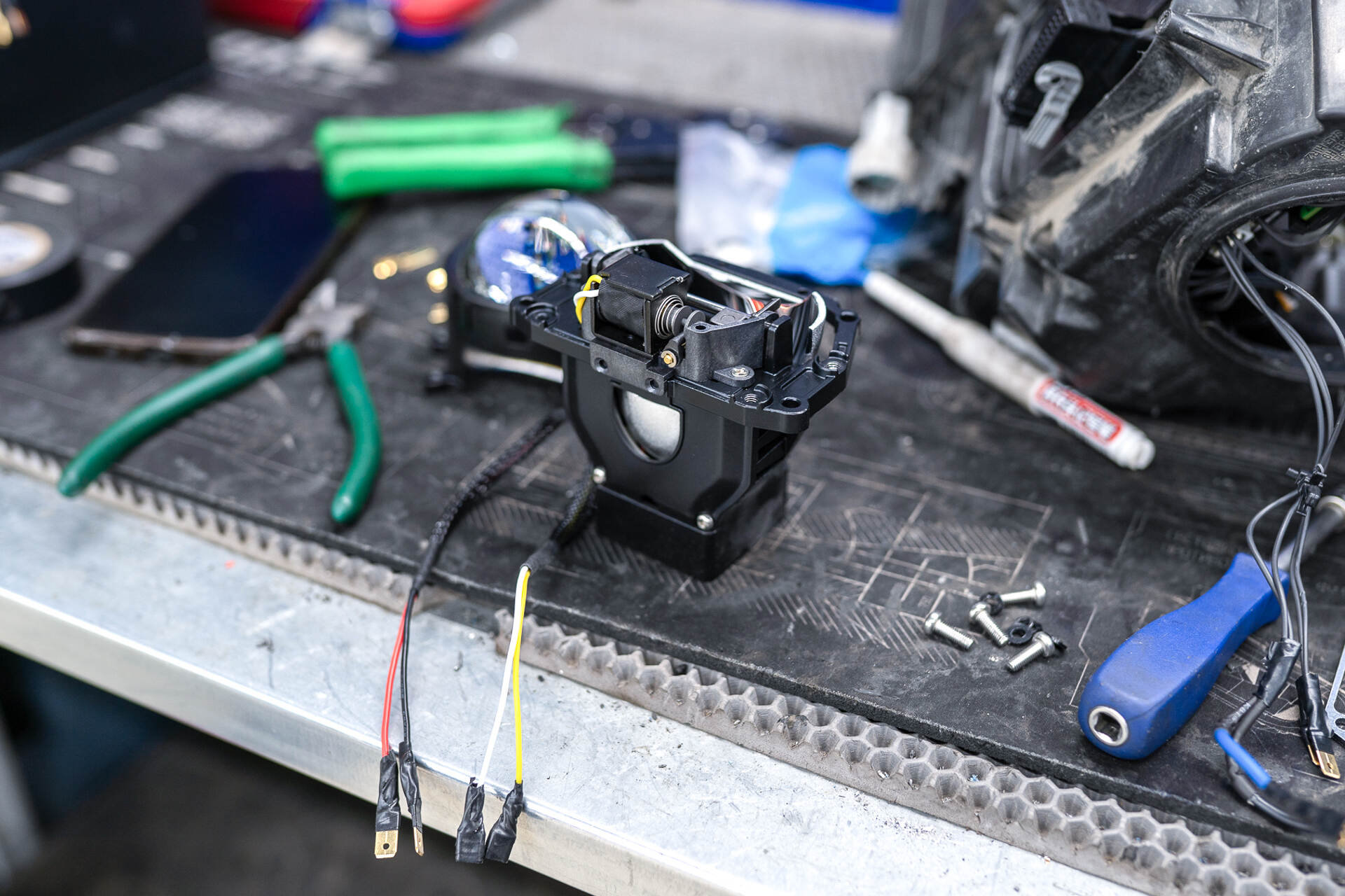 Установка новых линз в фары.