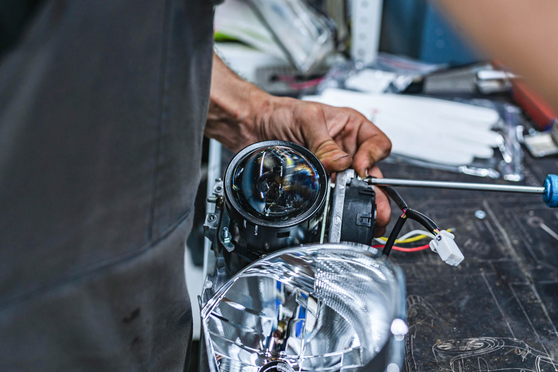 Установка новых линз в фары.