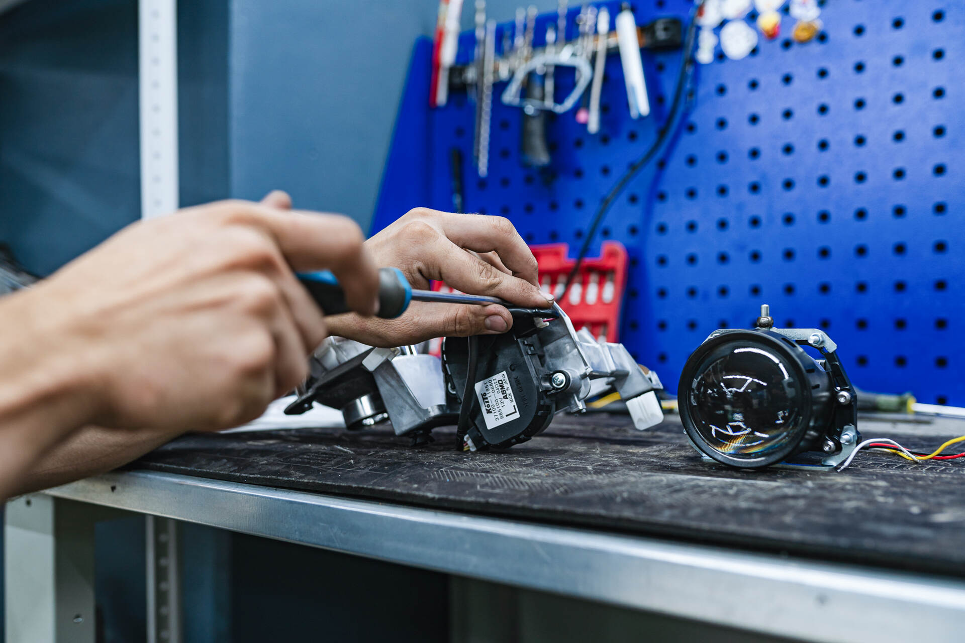 Установка новых линз в фары.