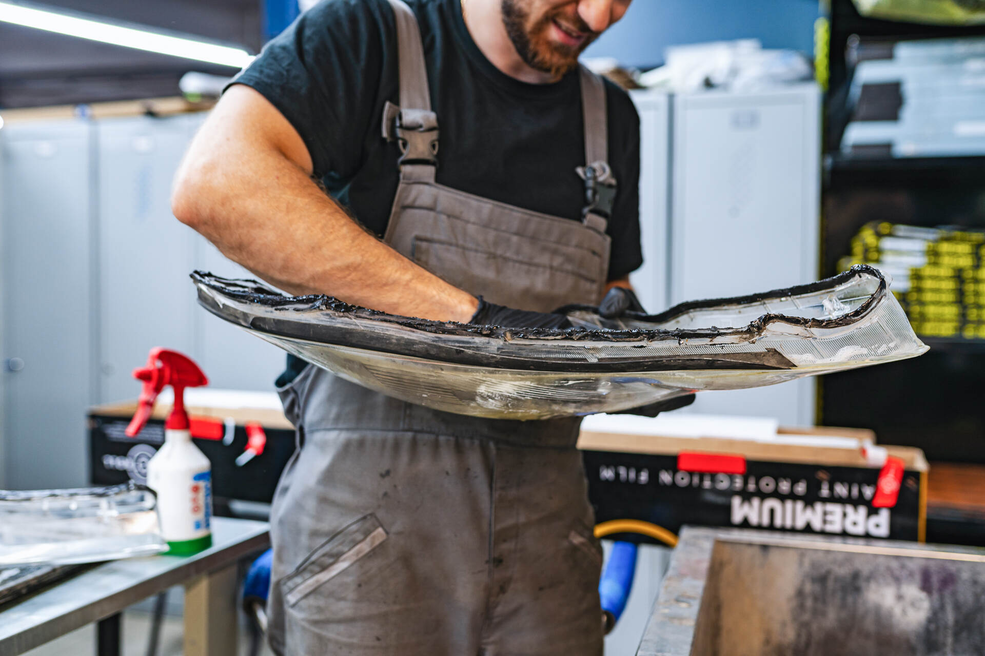 Чистим стёкла фар, регулируем новый головной свет и полируем фары.