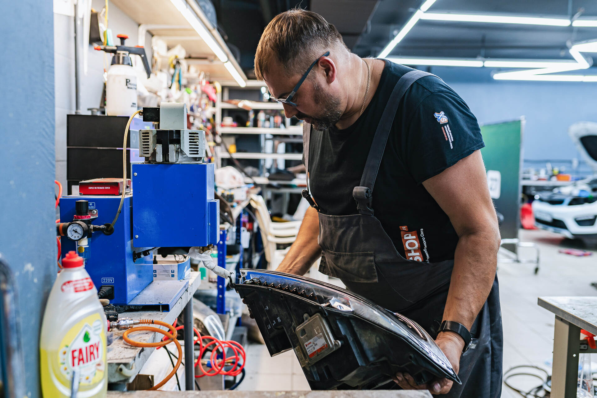 Герметизируем фары.